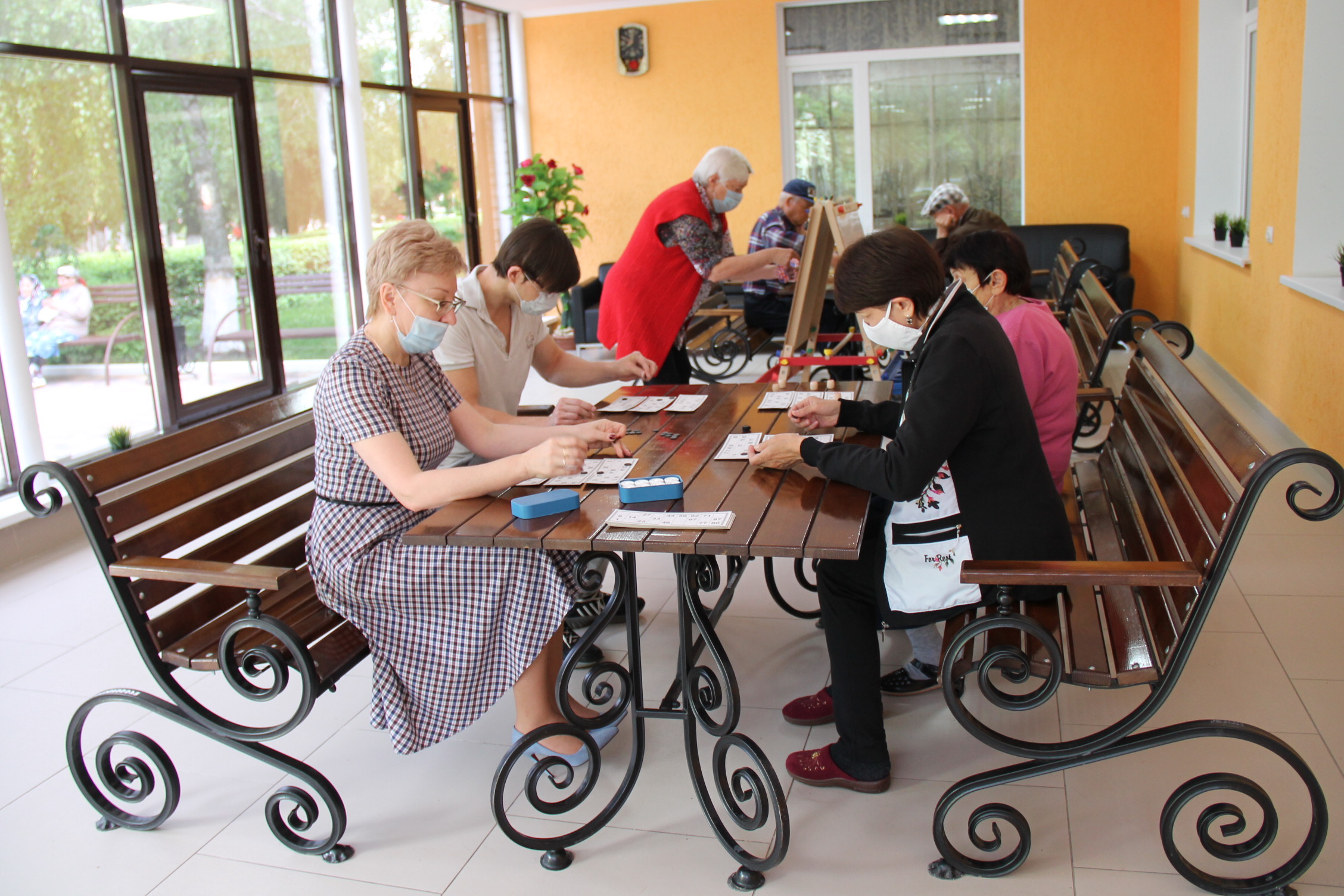 Мягкая мебель в холле